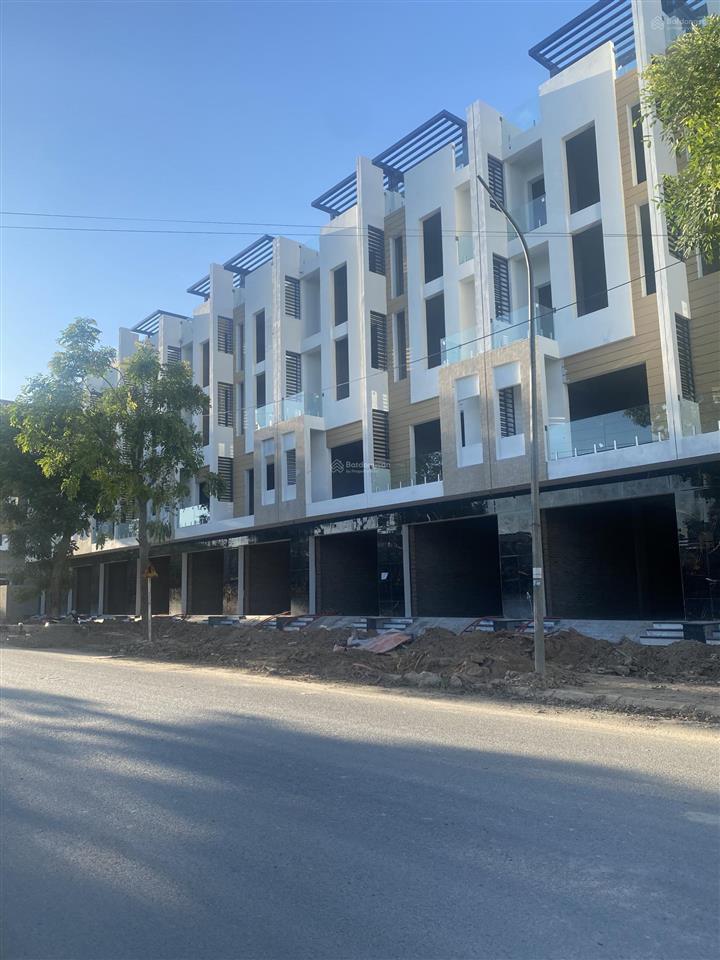 Cho thuê lk 100m2 ngay mặt kênh, trục đường 17m a2.4