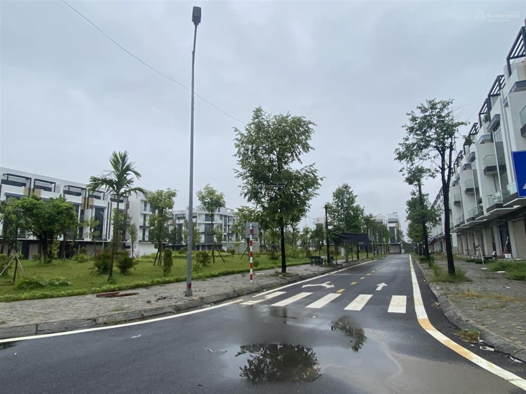Lô góc 100m2/a2.7 đối diện vườn hoa chính chủ bán