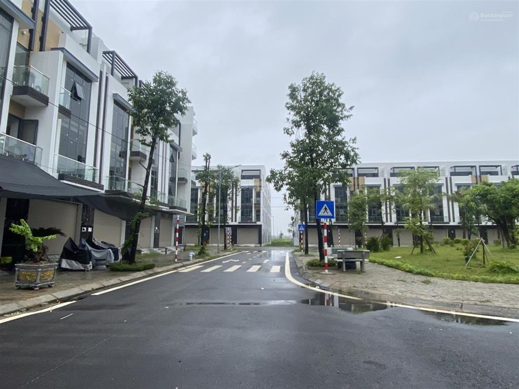 Lô góc 100m2/a2.7 đối diện vườn hoa chính chủ bán