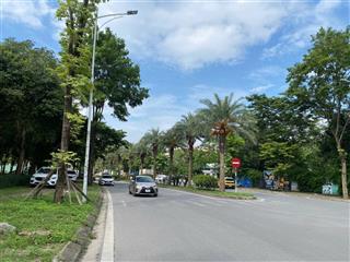 Biệt thự mặt hồ  kinh doanh đường lớn 300m2