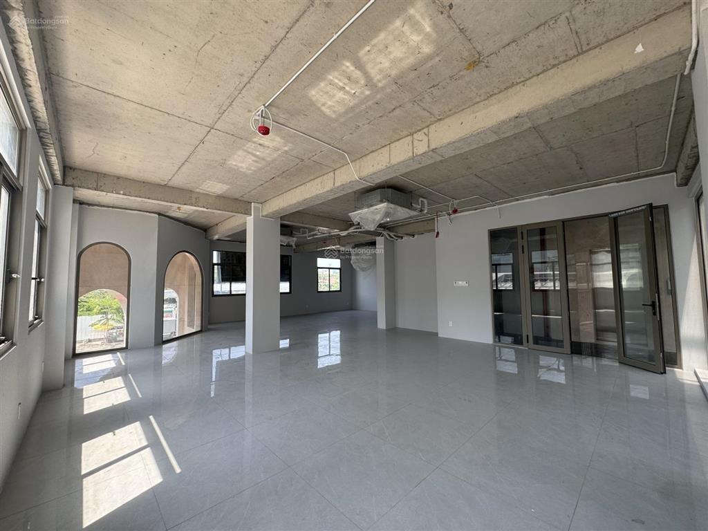 Cho thuê tòa 3 mặt tiền 258 dương quảng hàm p5 gò vấp ngay vincom  trụ sở ngân hàng, cty, tt