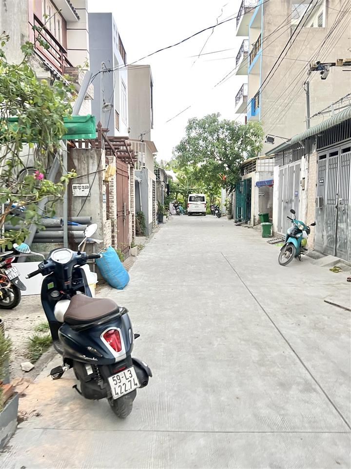 Nhà 3 tầng mới đối diện vila park hẻm xe hơi khu dân trí chủ cần bán gấp