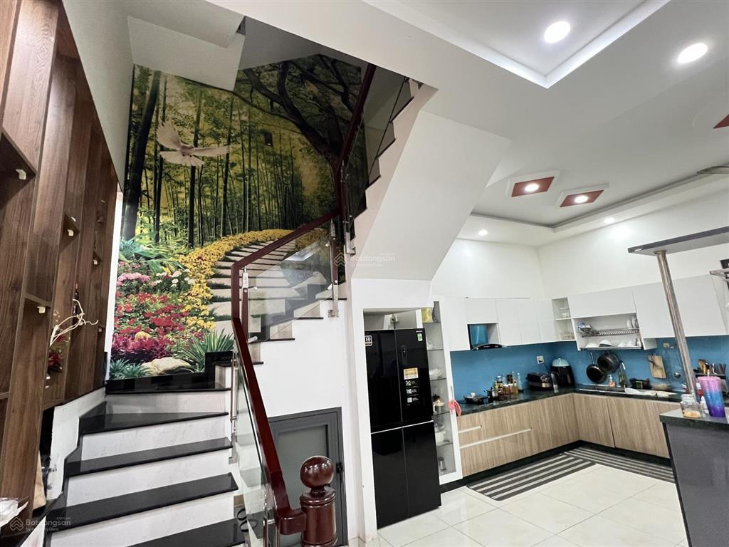 Duy nhất 1 căn nhà 4 tầng đối diện chung cư ricca 80m2 khu phân lô sổ vuông vức xe hơi đậu ngày đêm