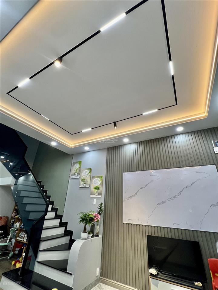 Duy nhất 1 căn mới tinh tặng nội thất cao cấp chủ xây ở chủ qua nhật định cư bán gấp giá quá tốt