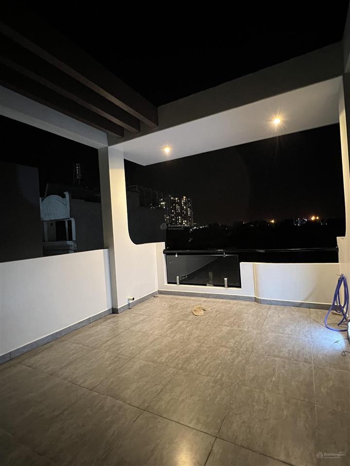Duy nhất 1 căn mới tinh tặng nội thất cao cấp chủ xây ở chủ qua nhật định cư bán gấp giá quá tốt