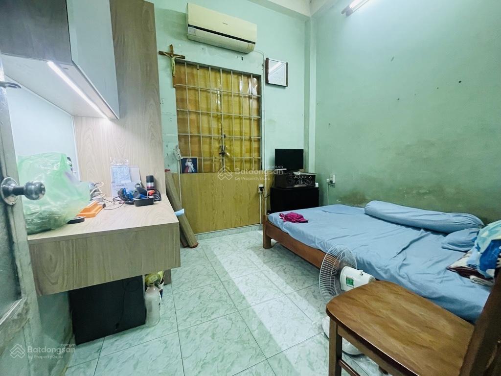 Chính chủ lâu đời bán đất tặng nhà 2 tầng giá quá tốt mt đường 835 10m sổ vuông đẹp