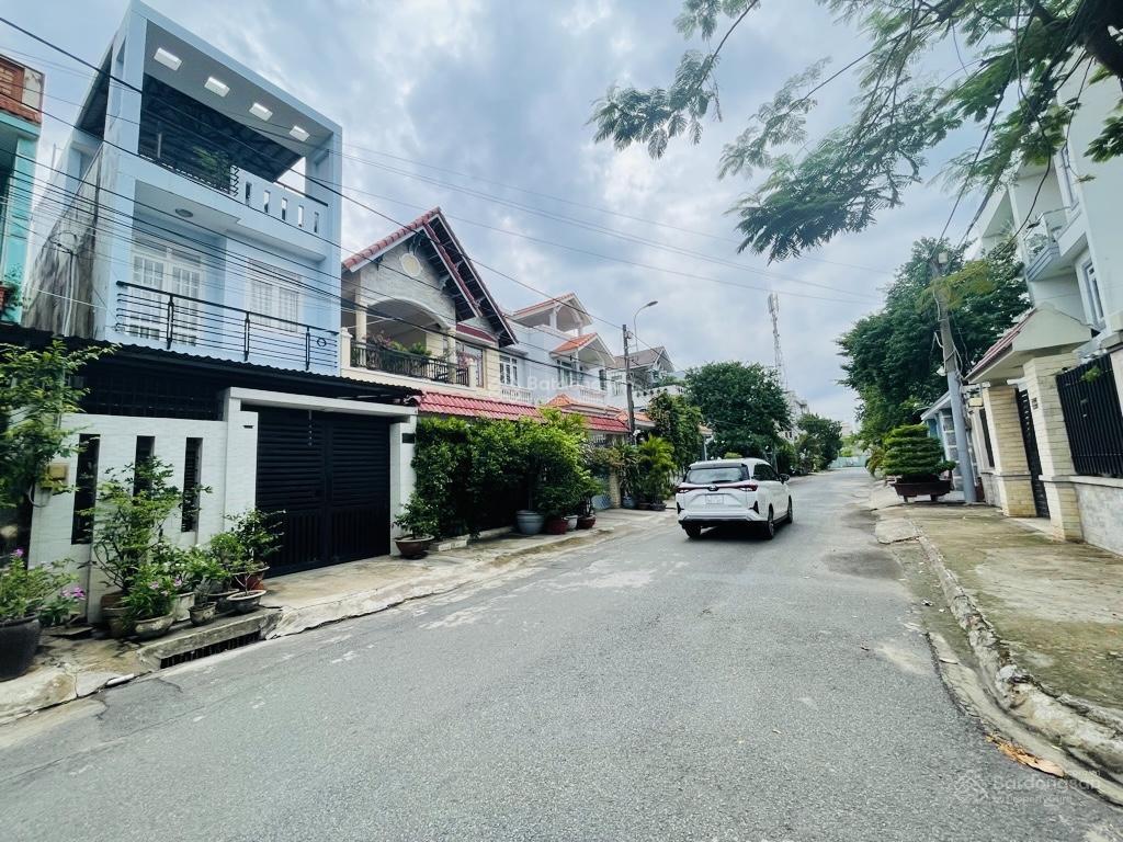 Chính chủ lâu đời bán đất tặng nhà 2 tầng giá quá tốt mt đường 835 10m sổ vuông đẹp