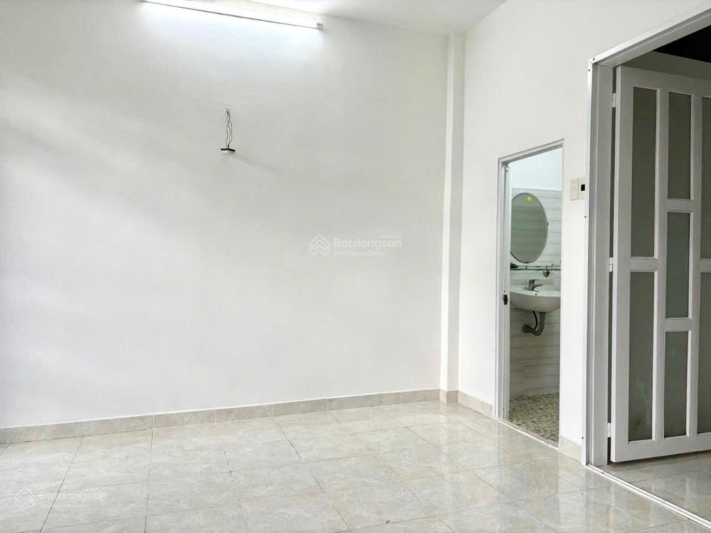 Nhà 3 tầng bình trưng sổ hồng riêng phân khúc nhỏ độc chủ làm ăn có lộc đổi nhà to bán nhanh