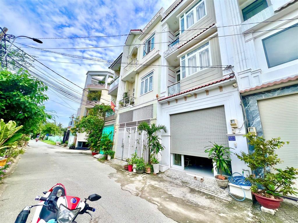Lô đất cực đẹp giá đầu tư ngay vòng xoay phú hữu 109m2 đang cho thuê dòng tiền sẵn 5tr/th