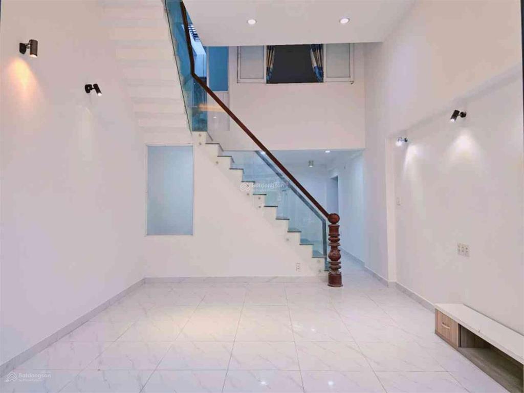 Chủ bán gấp giá cực tốt nhà 2 tầng 3pn mới ở ngay 76m2 ngay đường số 882 hoàn công pháp lý chuẩn