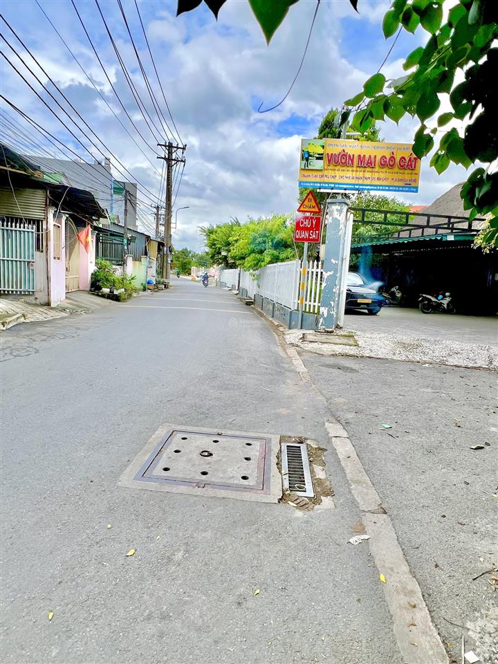 Chủ bán gấp giá cực tốt nhà 2 tầng 3pn mới ở ngay 76m2 ngay đường số 882 hoàn công pháp lý chuẩn