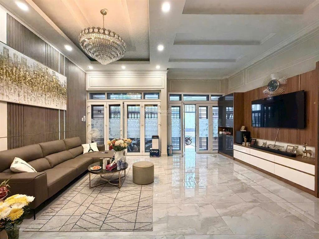 Nhà kín bán gấp. mt 5,3m trường sa. dài 20m. cn 130m2. 3 tầng. hđt 50tr. giá 24,2 tỷ.