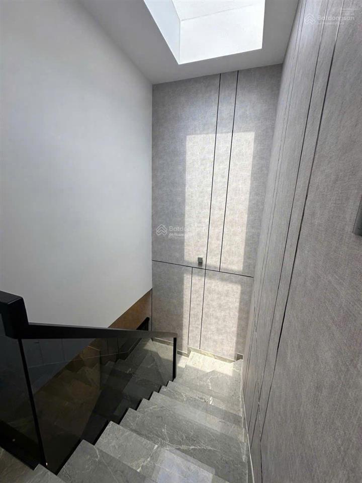 Siêu dòng tiền chỉ 47.3 tỷ mt 10m nguyễn cửu vân. dài 27m cn 255m2. 7 tầng. hđt 240tr. 3p qua q1