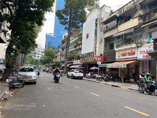 Đón đầu metro. siêu vị trí. mt 9m phó đức chính, dài 24m cn 205m2. 5 tầng hđt 240tr. giá 62.7 tỷ