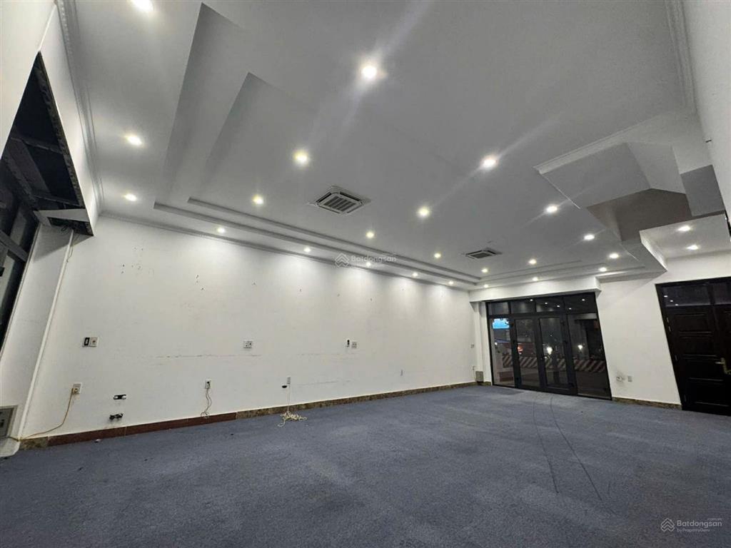 Cho thuê căn shop 2 mặt tiền vinhomes imperia