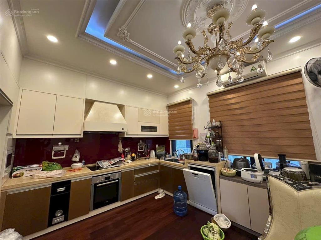 Chính chủ bán nhà 7 tầng thang máy khu vincom lê thánh tông giảm giá cực mạnh !!!
