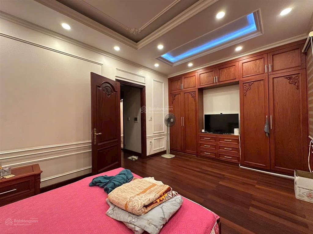 Chính chủ bán nhà 7 tầng thang máy khu vincom lê thánh tông giảm giá cực mạnh !!!