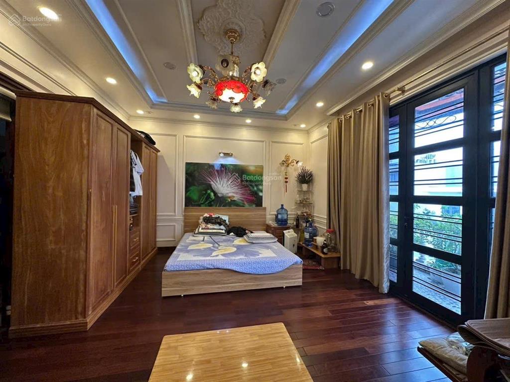Chính chủ bán nhà 7 tầng thang máy khu vincom lê thánh tông giảm giá cực mạnh !!!