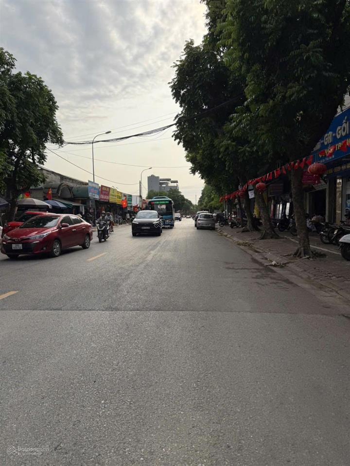 Bán đất thị trấn siêu vip  trị trí đắc địa2 ô tô tránh cách tt thị trấn 800m  99m