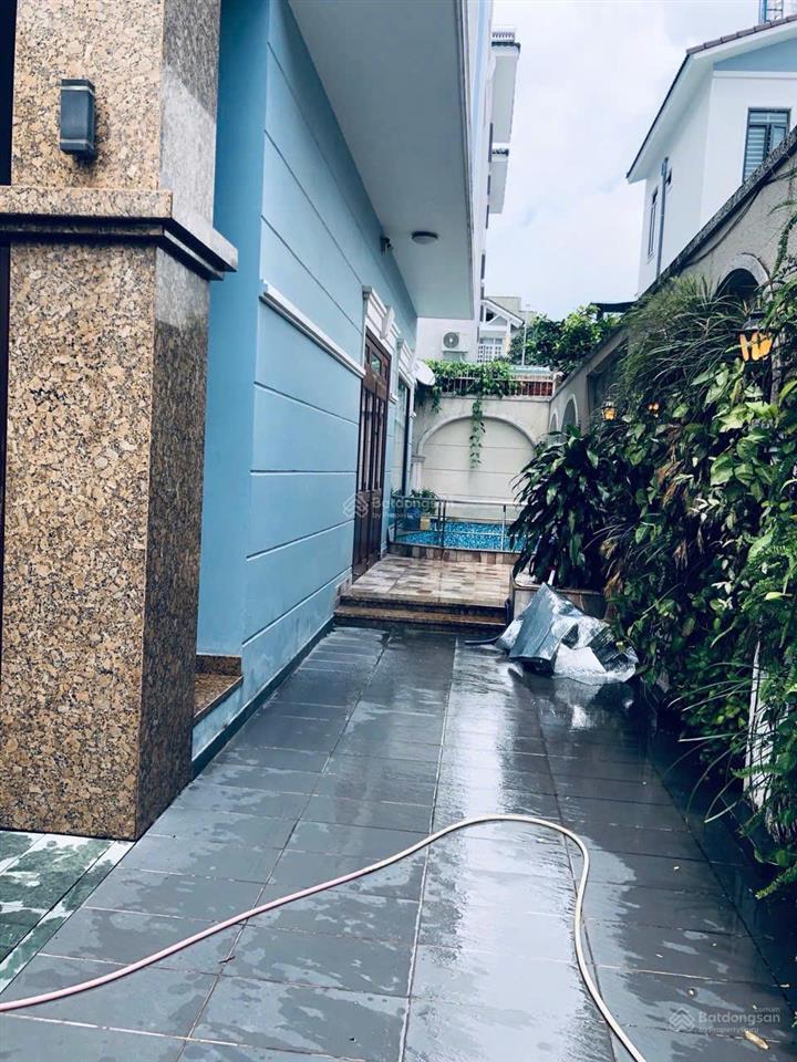Giảm 4 tỷ bán biệt thự 235 đặng thùy trâm, q.bt  10x20m  3 tầng + áp mái  nhà đang ở  giá 28 tỷ