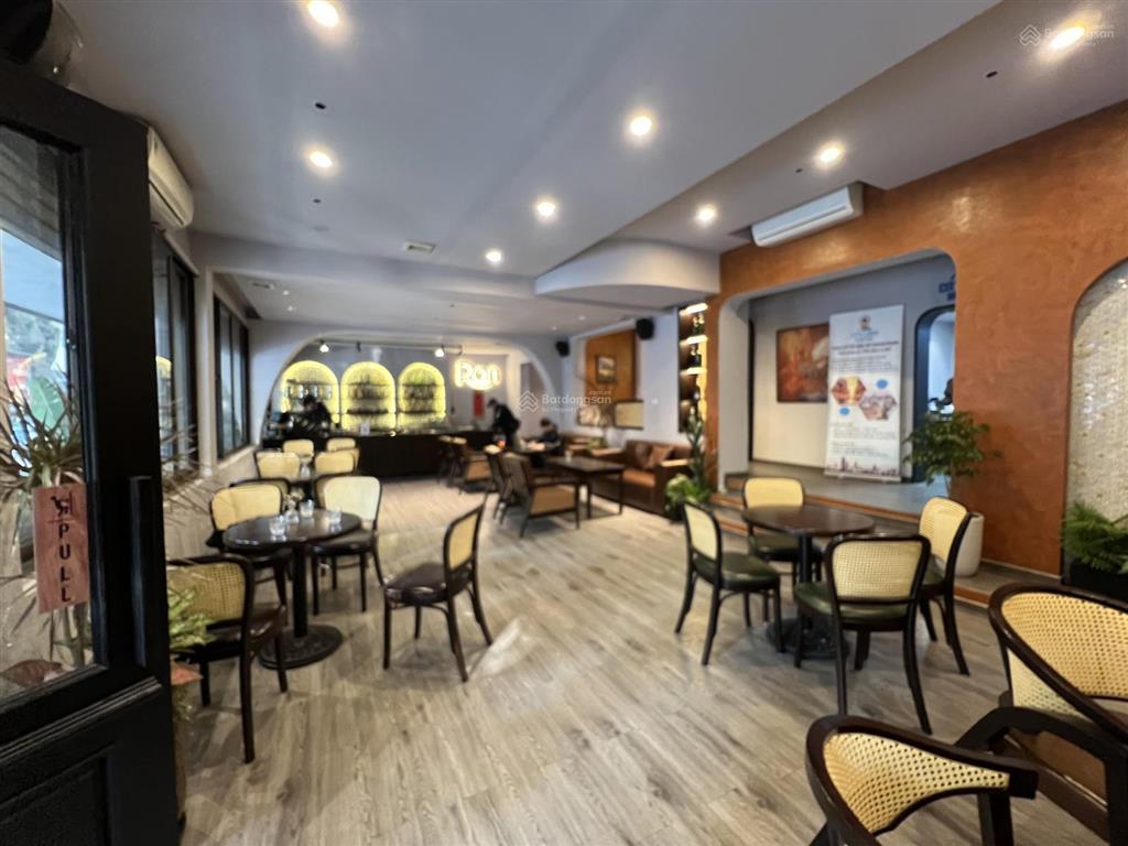 Cho thuê biệt thự sân vườn phố kim mã thượng, diện tích 120m2 x 3 tầng + sân vườn, mặt tiền 15m