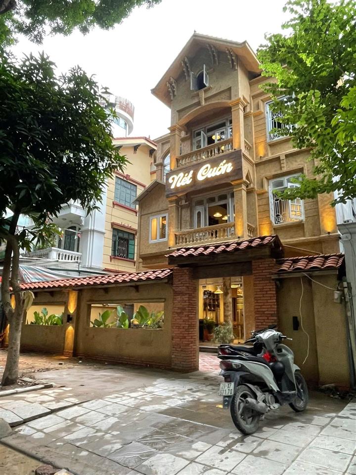 Cho thuê biệt thự sân vườn phố kim mã thượng, diện tích 120m2 x 3 tầng + sân vườn, mặt tiền 15m