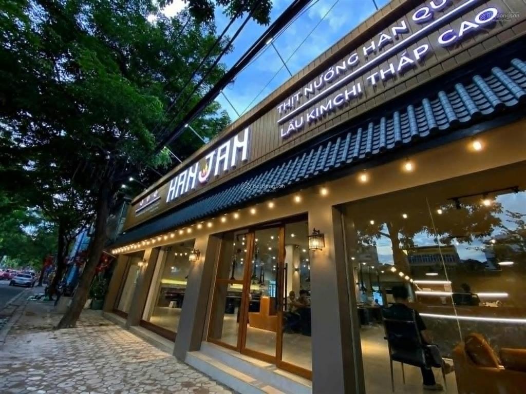 Cho thuê nhà căn góc mặt phố nguyễn thị định, diện tích 160m2, mặt tiền 15m