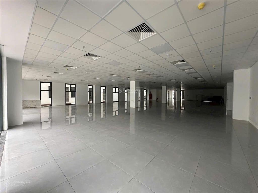 Cho thuê nhà mặt phố vạn phúc  ba đình, diện tích 135m2 x 3 tầng, mặt tiền 7m, có thuê lẻ