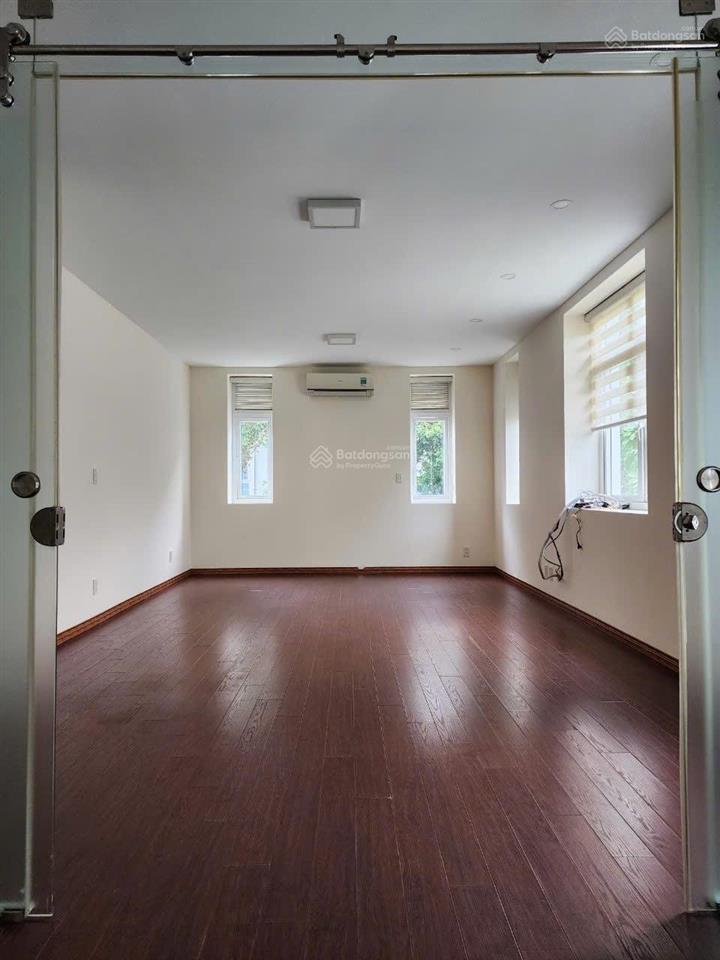 Cho thuê bt 270m2 siêu rộng để ở làm văn phòng giá hợp lý 25 triệu tại splendora bắc an khánh