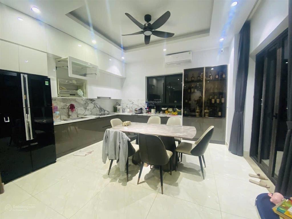 Bán btsl gần hồ vị trí đẹp giá tốt chỉ 2x tỷ tại vinhomes thăng long