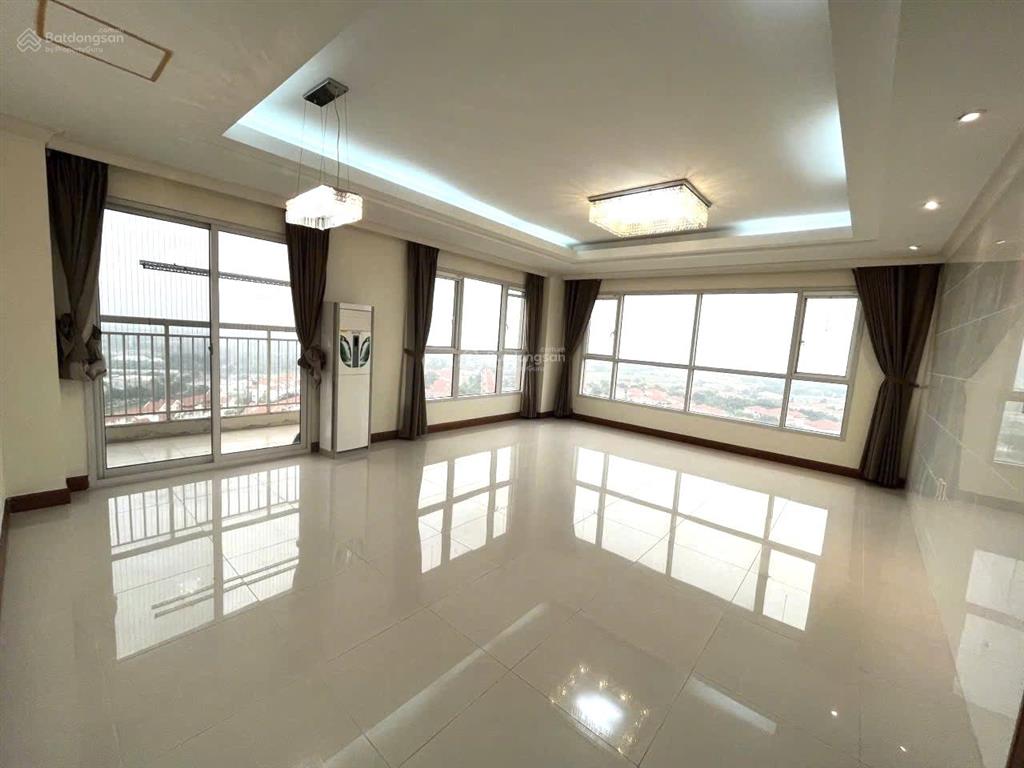 Bán nhanh căn hộ 150m2 toà 104, tầng đẹp view thoáng mát giá bán hấp dẫn 9,x tỷ tại splendora