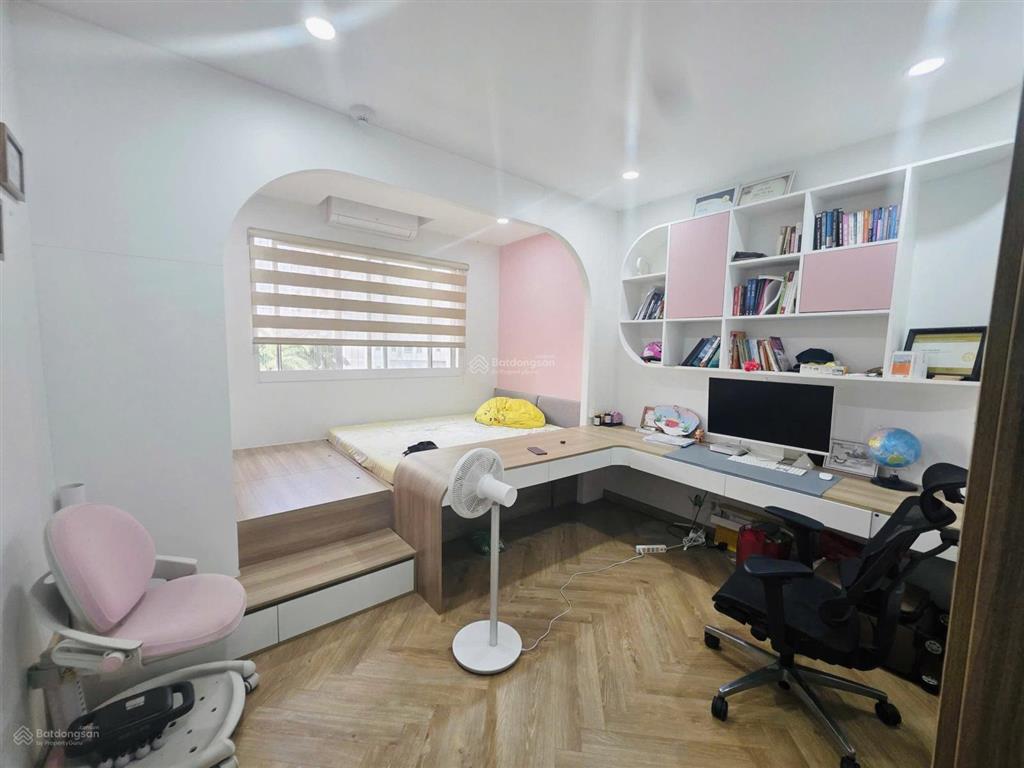 Cho thuê căn hộ siêu rộng 178m2 4pn hướng mát full nội thất giá thuê 31 triệu tháng tại splendora