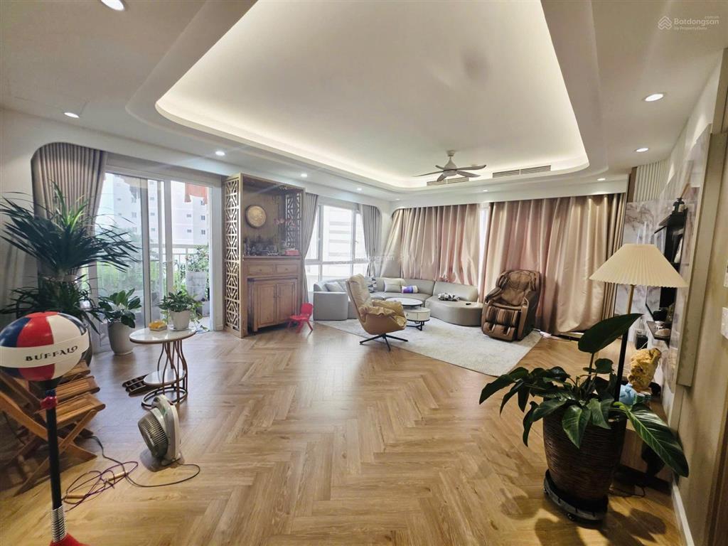 Cho thuê căn hộ siêu rộng 178m2 4pn hướng mát full nội thất giá thuê 31 triệu tháng tại splendora