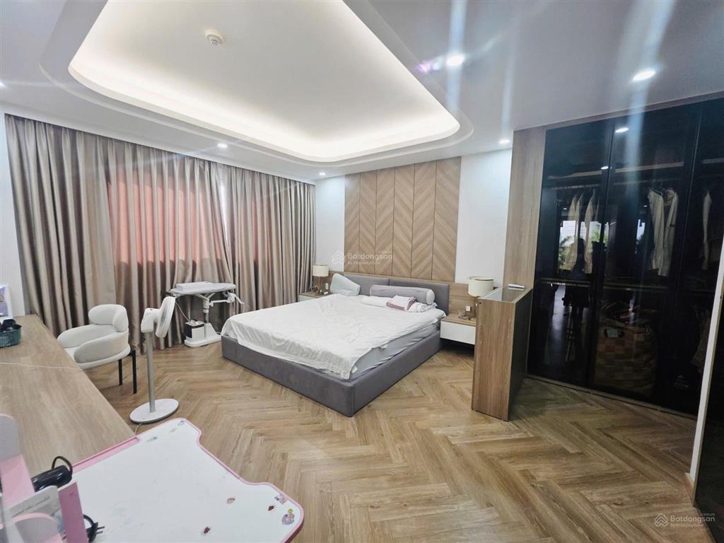 Cho thuê căn hộ siêu rộng 178m2 4pn hướng mát full nội thất giá thuê 31 triệu tháng tại splendora
