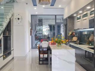 Hàng độc nhà 2 tầng nội thất full đường ô tô thông