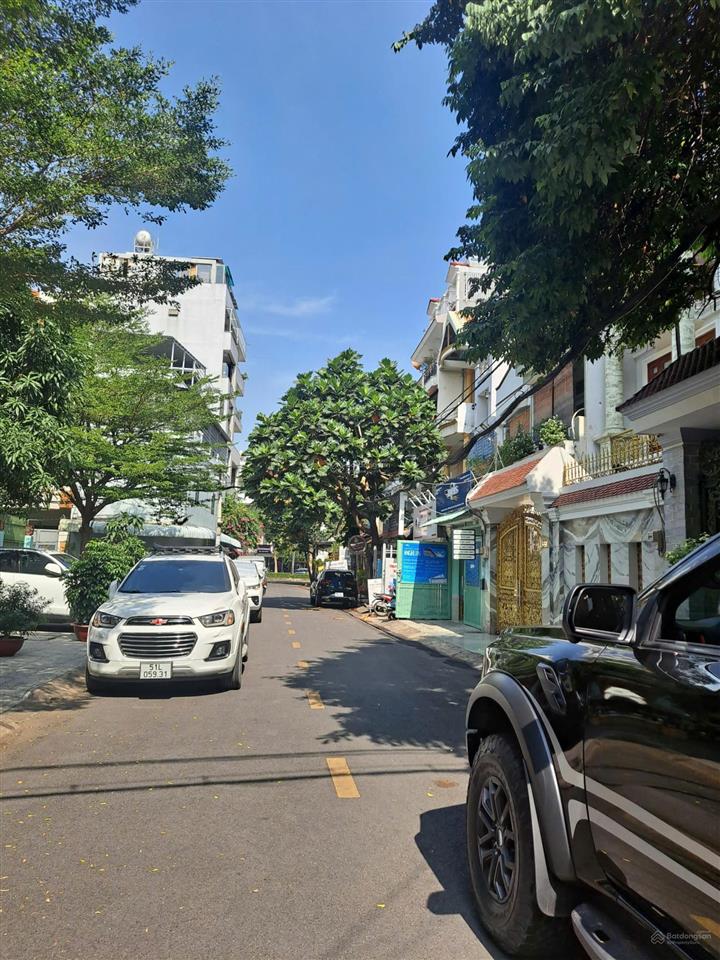 Nhà mặt tiền kd đường 17 dt 4x16m nở hậu 4 tầng ngay chợ hạnh thông tây chỉ 9.8 tỷ quá rẻ