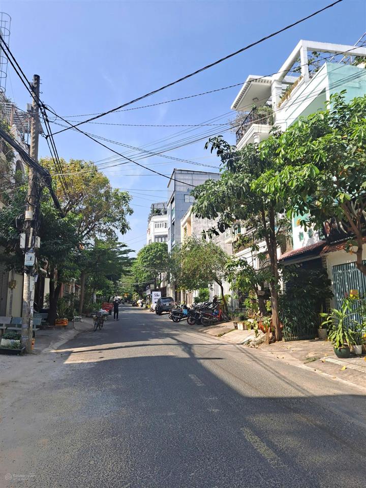 Nhà mặt tiền kd đường 17 dt 4x16m nở hậu 4 tầng ngay chợ hạnh thông tây chỉ 9.8 tỷ quá rẻ