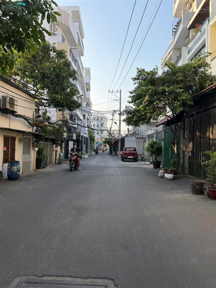 Nhà mặt tiền kd đường 17 dt 4x16m nở hậu 4 tầng ngay chợ hạnh thông tây chỉ 9.8 tỷ quá rẻ