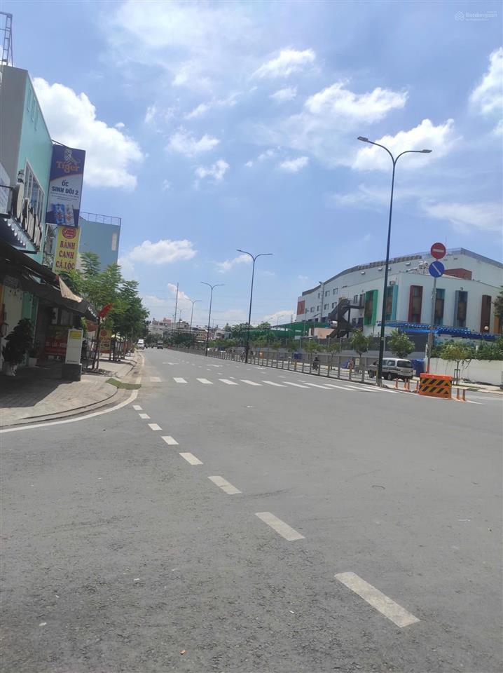 Bán lô đất tặng nhà đẹp hxh gần đh văn lang  dt 4x18m, dương quảng hàm, p5, gò vấp giá 8 tỷ hơn