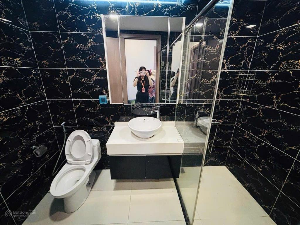 Cho thuê căn hộ vinhomes central park 2 phòng ngủ, full nội thất cao cấp