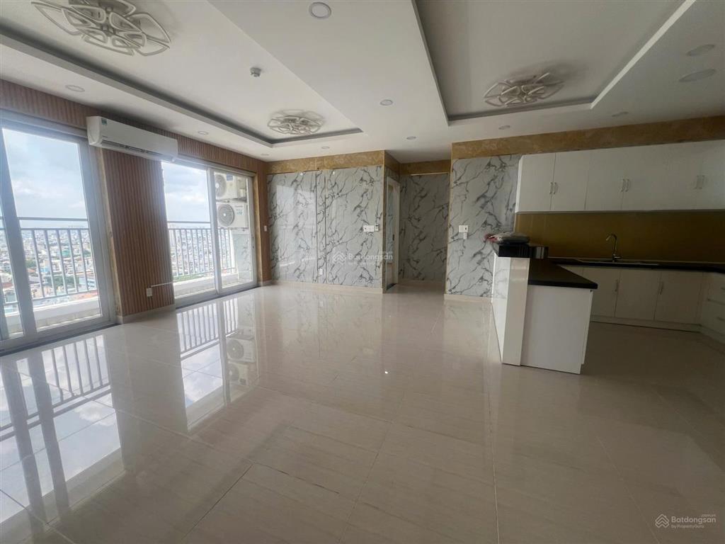 Cho thuê căn hộ penhouse vip 120m2, loại 3pn  3wc, 3 ban công, hàng khan hiếm, giá 19tr/th