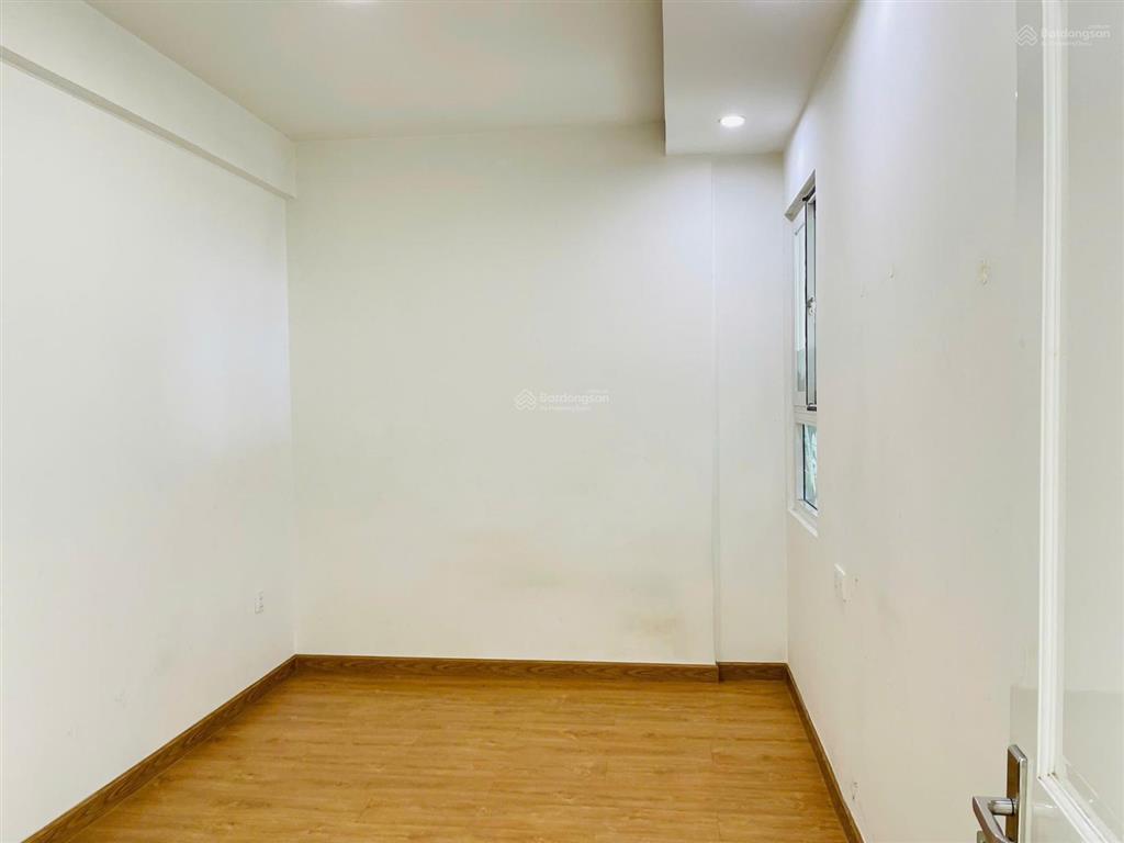 Căn hộ 1pn giá tốt 2,9 tỷ, sổ hồng sẵn công chứng, sẵn nội thất, tầng trung view đẹp, mát
