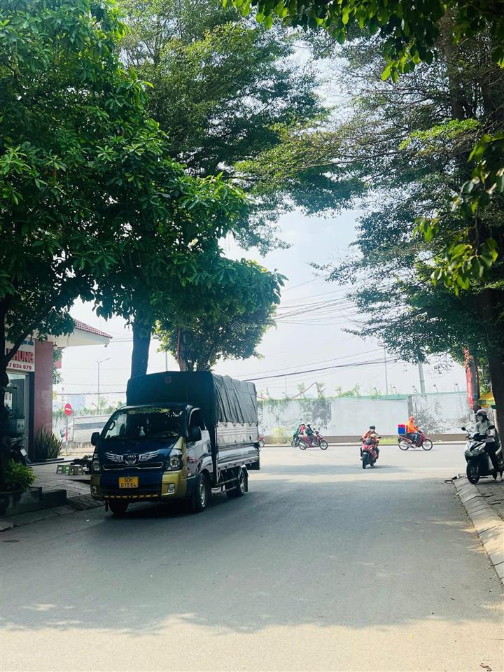 Bán nhà 4 tầng mặt tiền d1 (25m) kdc nam long  phước long