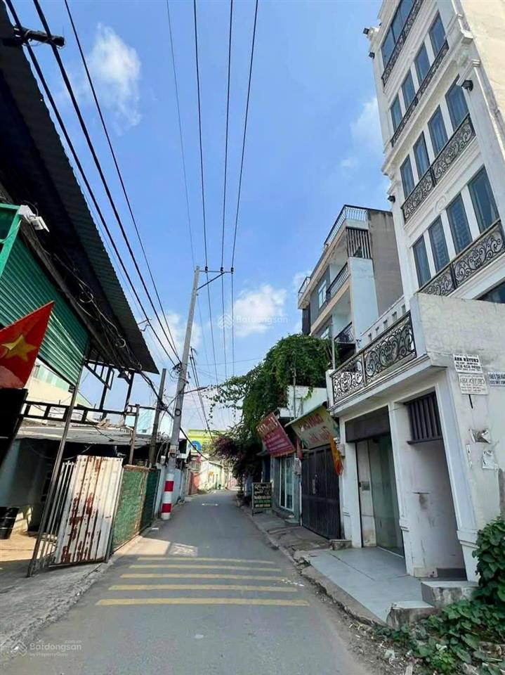 Quá rẻ còn 6,8tỷ  tặng nhà 6 tầng. mặt tiền đường long trường  khai thác 4050tr/tháng
