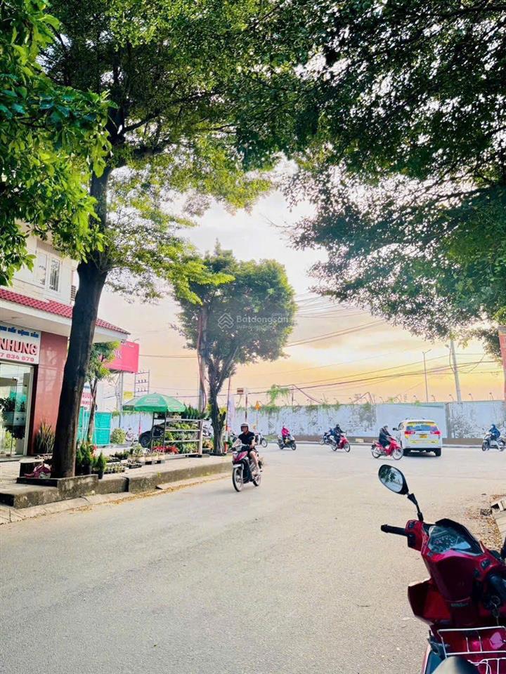 Mặt tiền kinh doanh gần global  ra đỗ xuân hợp chỉ 2 bước chân