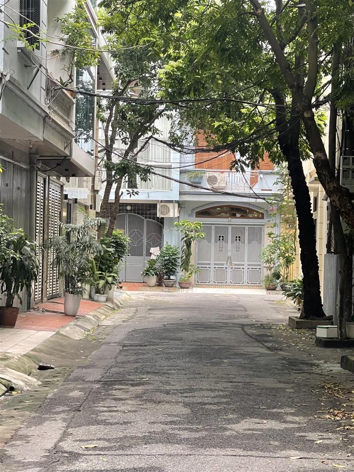 Bán nhà hbt gần bách  kinh  xây, 35m2, x 5 tầng  vị trí vàng, ngõ nông sạch đẹp.