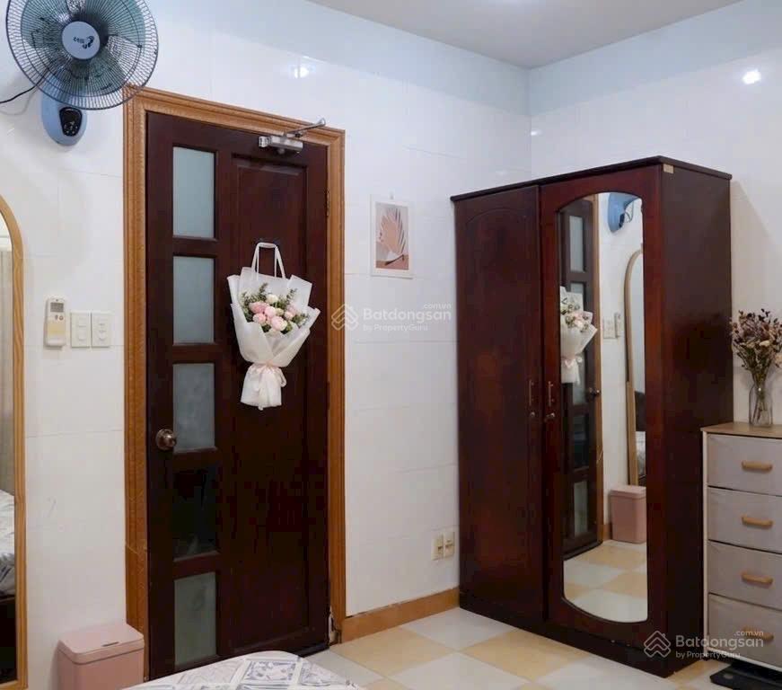 Cần bán mt út tịch, p.4, tân bình, (4.2m x 16m), 4 tầng, hđt 38tr/tháng, giá bán 14.5 tỷ