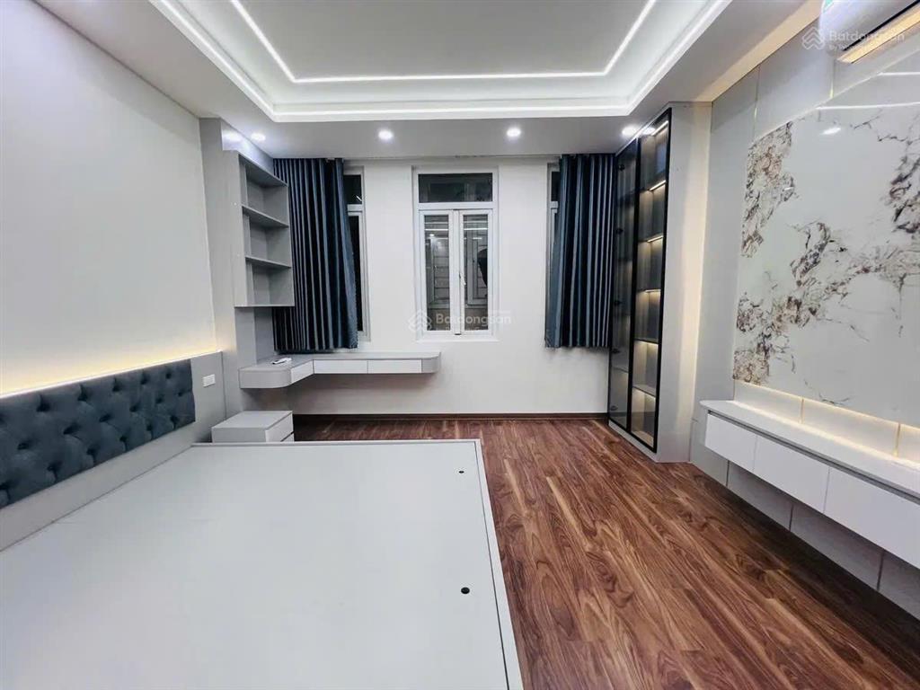 Bán nhà phân lô ngõ phố hồ tùng mậu  mai dịch  cầu giấy. dt 30 m2, 5 tầng, (giá 8,4 tỷ)