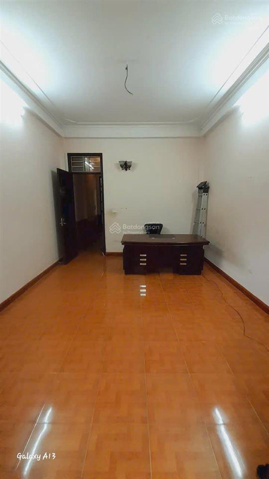 Cho thuê căn hộ tập thể nhà c4 nghĩa tân. dt 70 m2, 4 phòng, giá 6,2 triệu/tháng, 0903 268 ***