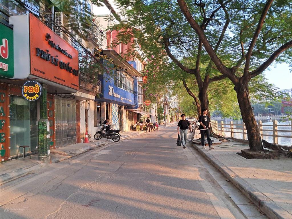 Bán nhà phân lô phố nguyễn khang. dt 93 m2 nhà cấp 4, mt 6,1 m, giá 23 tỷ. đt 0903 268 ***